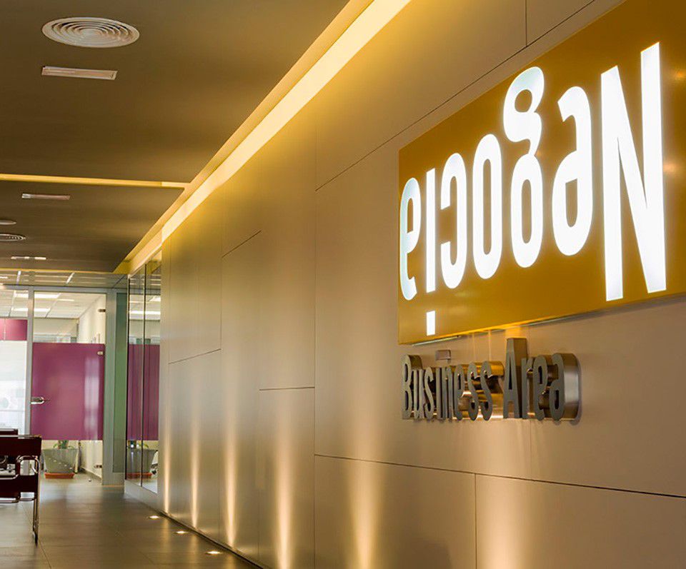 Servicio personalizado y asesoramiento legal. CASAENALMERIA en Roquetas De Mar